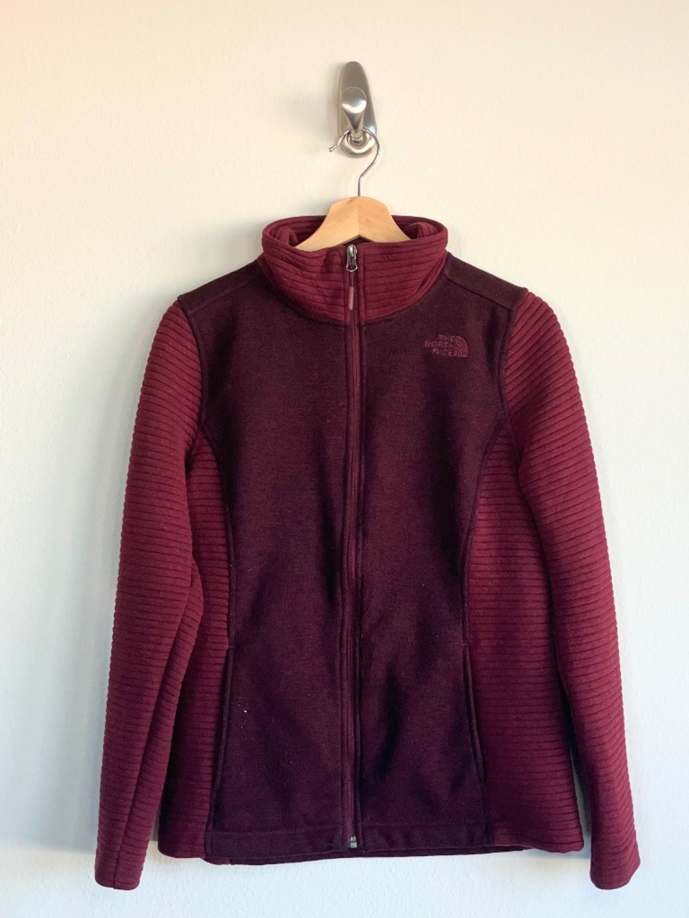 North Face Burgandy Fleece Jacket ( Women's ) Size Medium